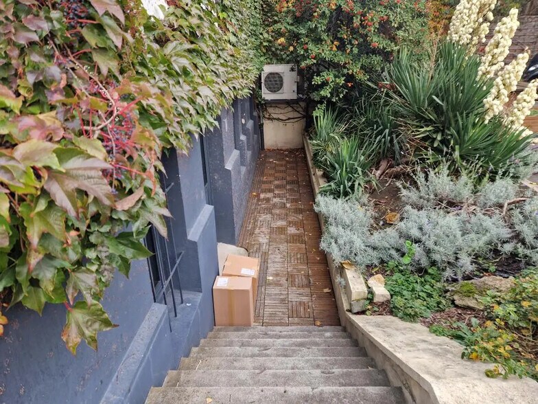 Office in Ivry-sur-Seine for lease - Building Photo - Image 2 of 8