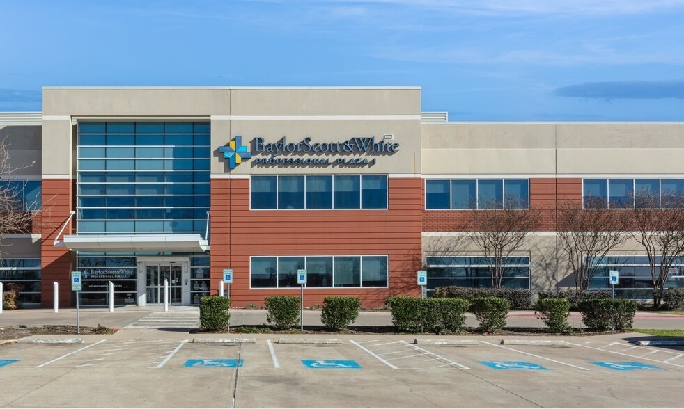 2460 N Interstate Highway 35 E, Waxahachie, TX for lease - Building Photo - Image 1 of 6