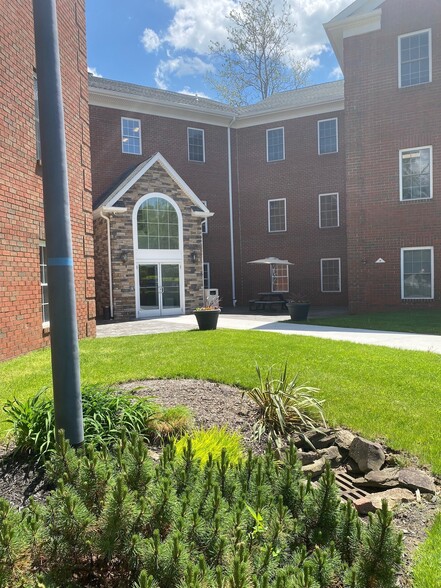 215 Ridgedale Ave, Florham Park, NJ for lease - Building Photo - Image 3 of 4