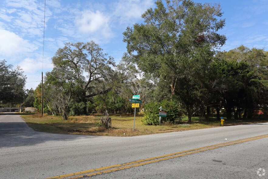 136 Lithia Pinecrest Rd, Brandon, FL 33511