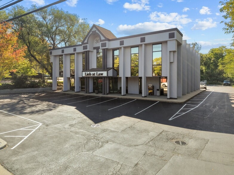 308 W Main St, Smithtown, NY for lease - Building Photo - Image 1 of 8
