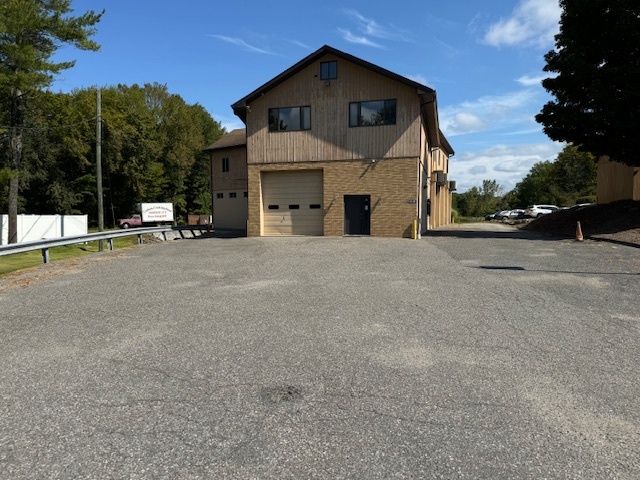 8 Maple Dr, Monroe, CT for lease - Building Photo - Image 1 of 57