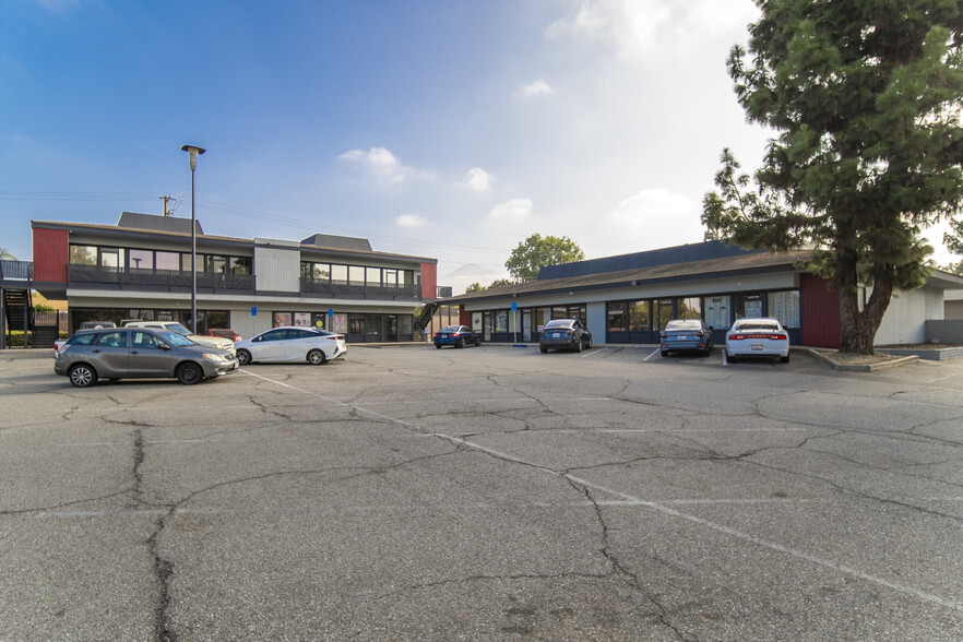 985-987 W Foothill Blvd, Claremont, CA for lease - Building Photo - Image 2 of 14