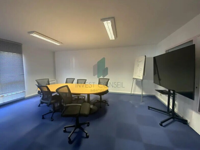 Office in SAINT-OUEN-L'AUMONE for sale - Building Photo - Image 1 of 8