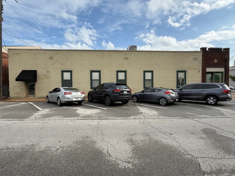 114 S Broadway St, Tupelo, MS for lease - Building Photo - Image 3 of 9