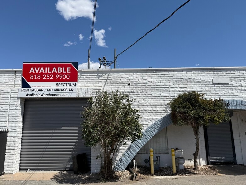 9036 Owensmouth Ave, Canoga Park, CA for lease - Building Photo - Image 1 of 19
