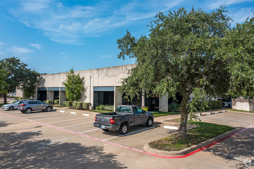 5750 Rufe Snow Dr, North Richland Hills, TX for lease - Building Photo - Image 2 of 9