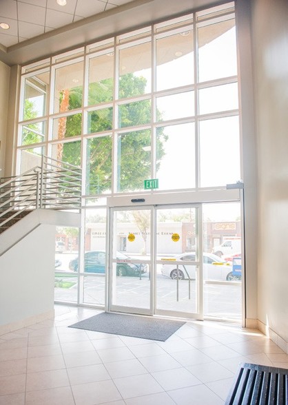 2211 W Magnolia Blvd, Burbank, CA for lease - Interior Photo - Image 3 of 5