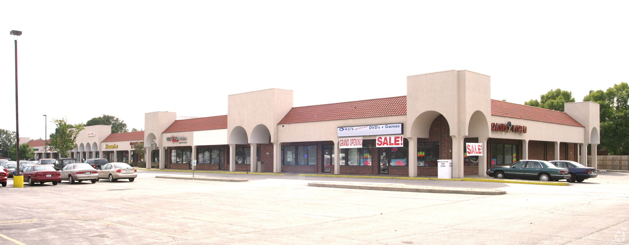 10051195 Ridge Rd, Griffith, IN 46321 Mansard's Plaza