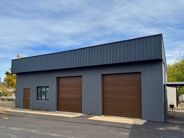 2105 N 6th St, Wausau, WI for lease - Building Photo - Image 2 of 9