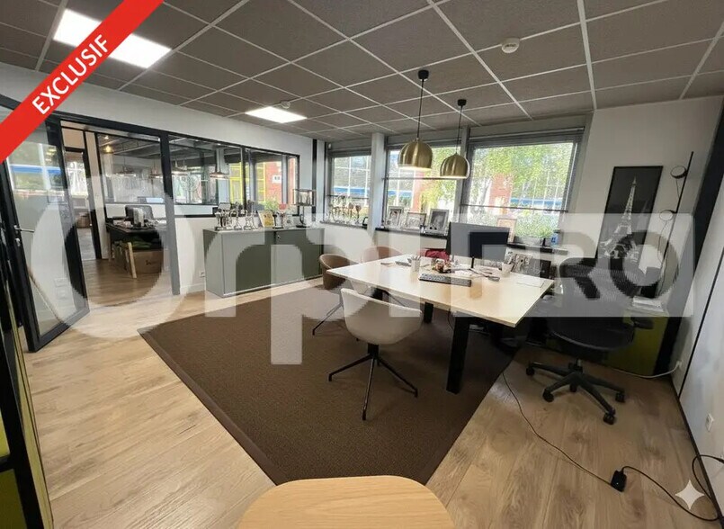 Flex in Les Ulis for sale - Building Photo - Image 2 of 6