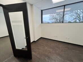 1900 Hines St SE, Salem, OR for lease Interior Photo- Image 2 of 5