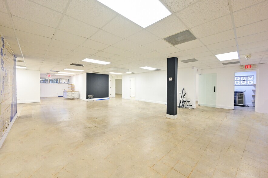 901 NE 79th St, Miami, FL for lease - Building Photo - Image 3 of 25