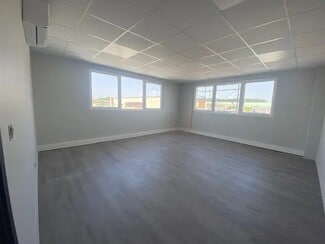 More details for 14 Rue Denis Papin, Roissy-en-Brie - Office for Lease