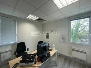 Office in Lyon for lease Interior Photo- Image 2 of 7