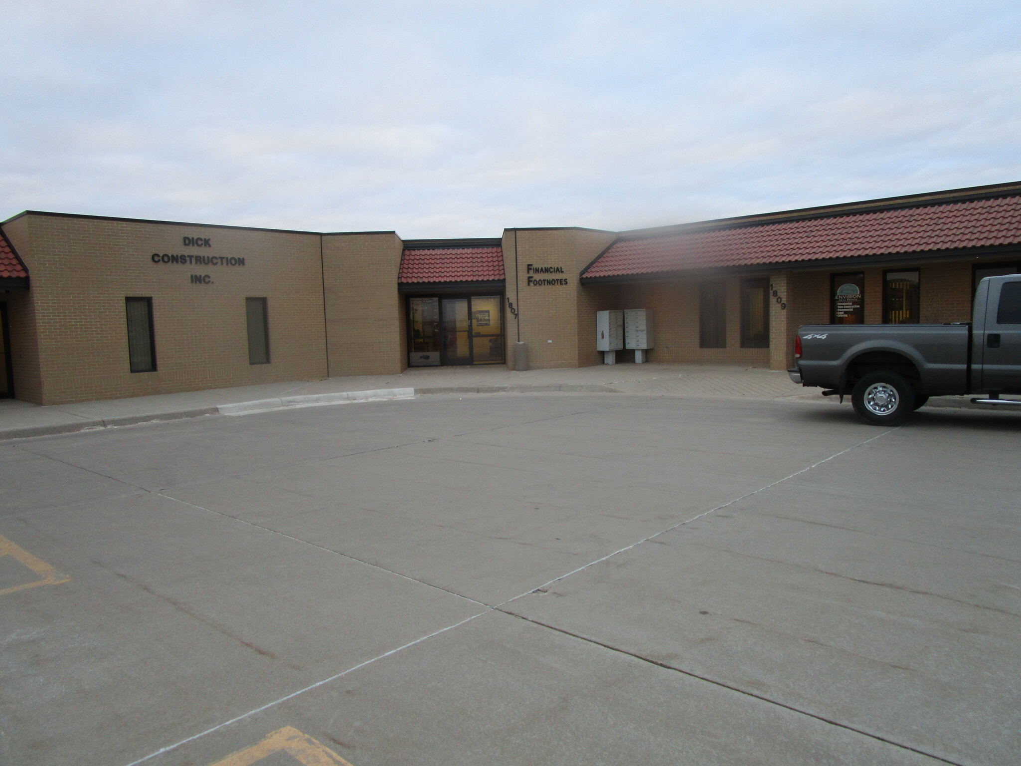 1807 E Mary St, Garden City, KS for lease Building Photo- Image 1 of 13