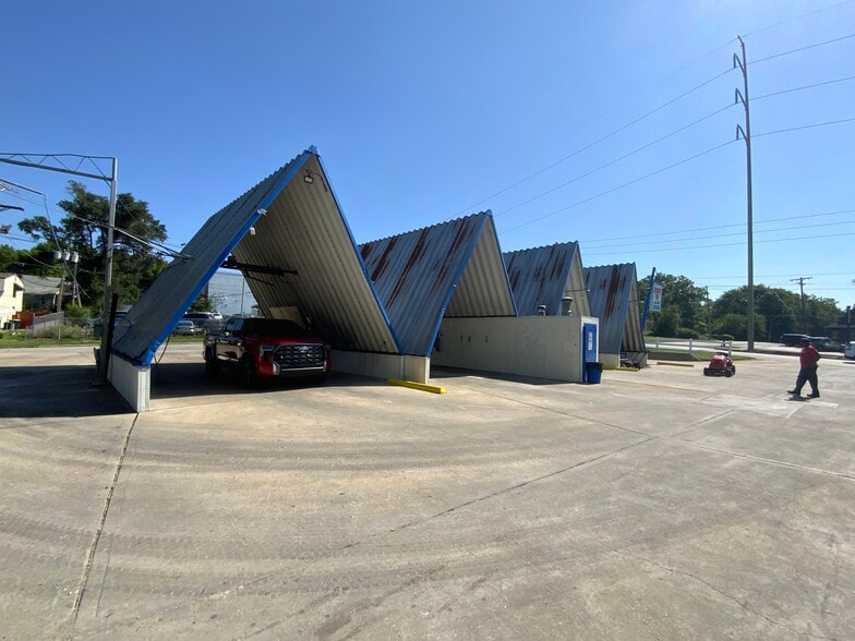 7822 Troost Ave, Kansas City, MO for sale - Building Photo - Image 1 of 22