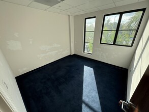 4900 S University Dr, Davie, FL for lease Interior Photo- Image 1 of 4