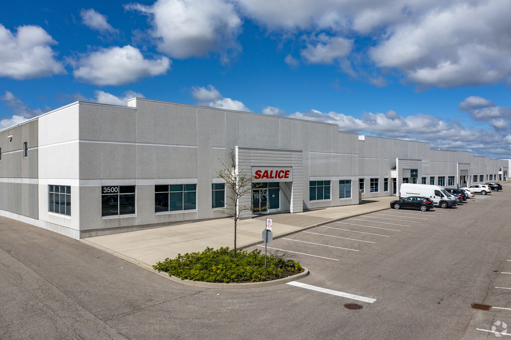 3500 Ridgeway Dr, Mississauga, ON for lease Primary Photo- Image 1 of 5