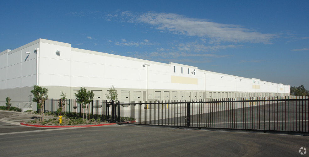 3372-3392 N Mike Daley Dr, San Bernardino, CA for lease - Building Photo - Image 3 of 5