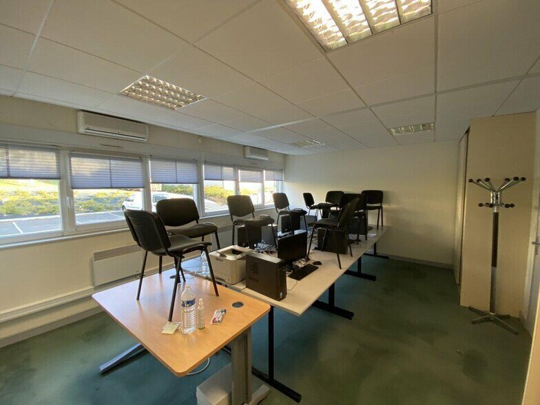 Office in Beauvais for lease - Interior Photo - Image 2 of 2