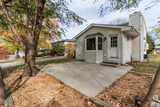 913 S Linden St, Normal, IL for lease Building Photo- Image 2 of 32