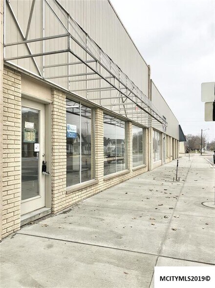 910 Parriott St, Aplington, IA for sale - Building Photo - Image 1 of 1