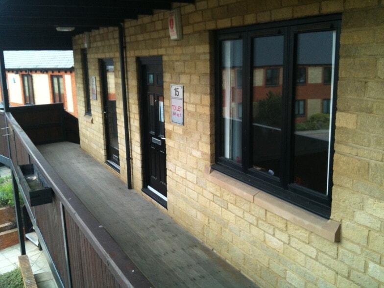 8-19 Canon Harnett Ct, Milton Keynes for lease - Building Photo - Image 2 of 5