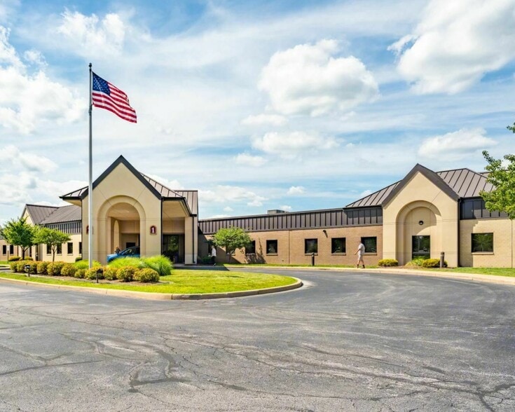 7640 Sylvania Ave, Sylvania, OH for lease - Building Photo - Image 1 of 12