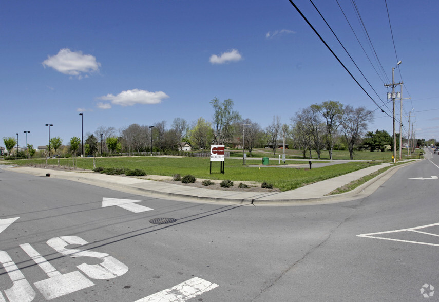 Memorial Blvd, Murfreesboro, TN for lease - Primary Photo - Image 1 of 2