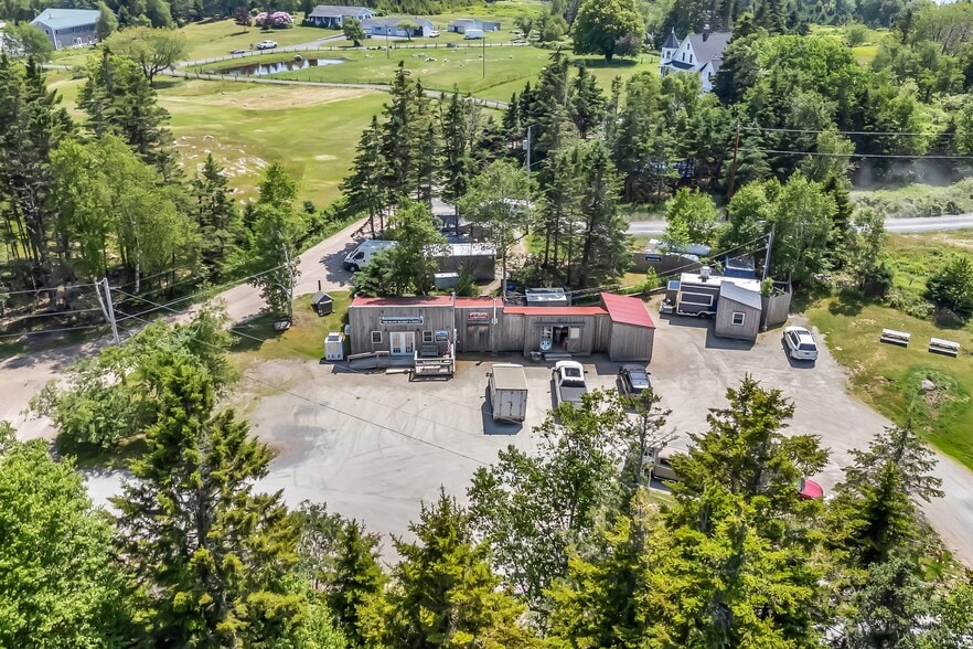 40 North Rd, Swans Island, ME for sale - Building Photo - Image 1 of 33