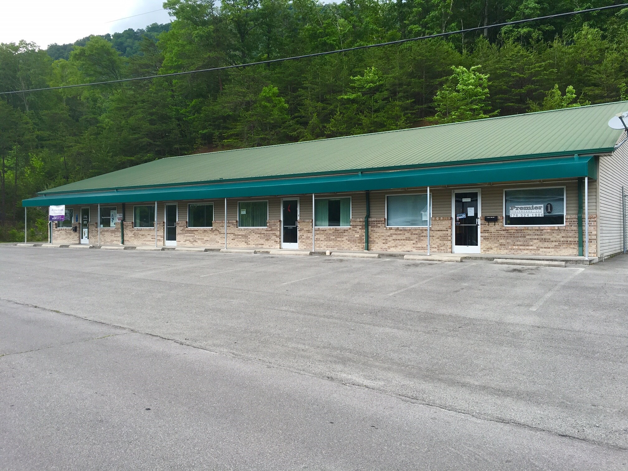 1520 3rd Ave E, Big Stone Gap, VA for sale Primary Photo- Image 1 of 1
