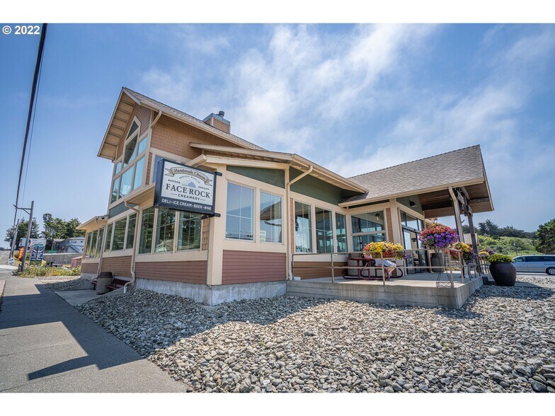 680 2nd St, Bandon, OR for sale - Primary Photo - Image 1 of 1