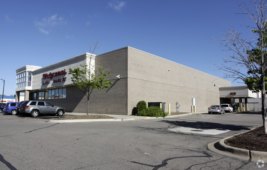 13550 W 9 Mile Rd, Oak Park, MI for lease - Building Photo - Image 2 of 4