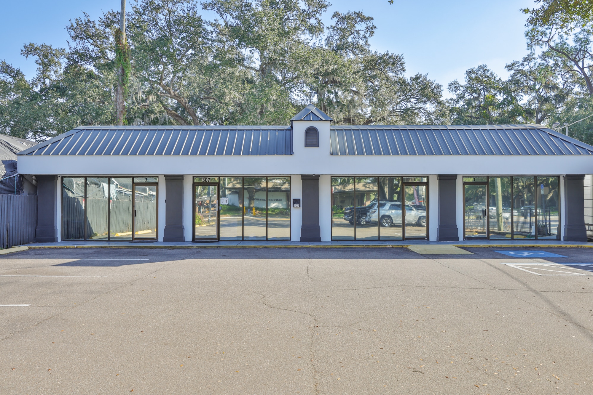 307 S Parsons Ave, Brandon, FL for lease Primary Photo- Image 1 of 43