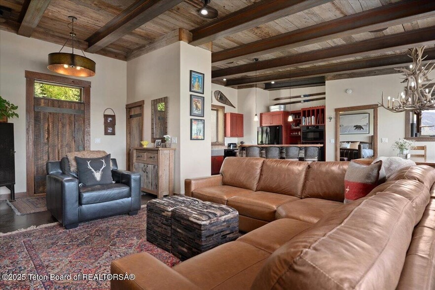 1023 Budge Dr, Jackson, WY for sale - Interior Photo - Image 3 of 34