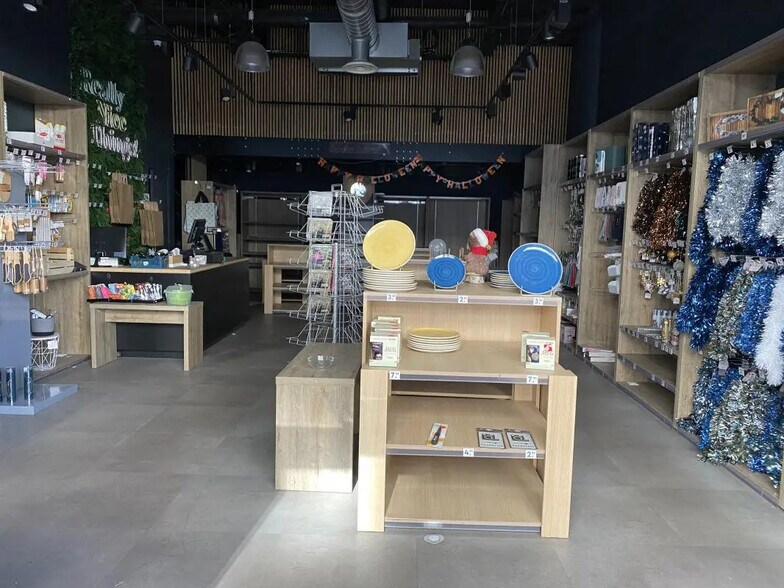 Retail in Joinville-le-Pont for lease - Building Photo - Image 2 of 9