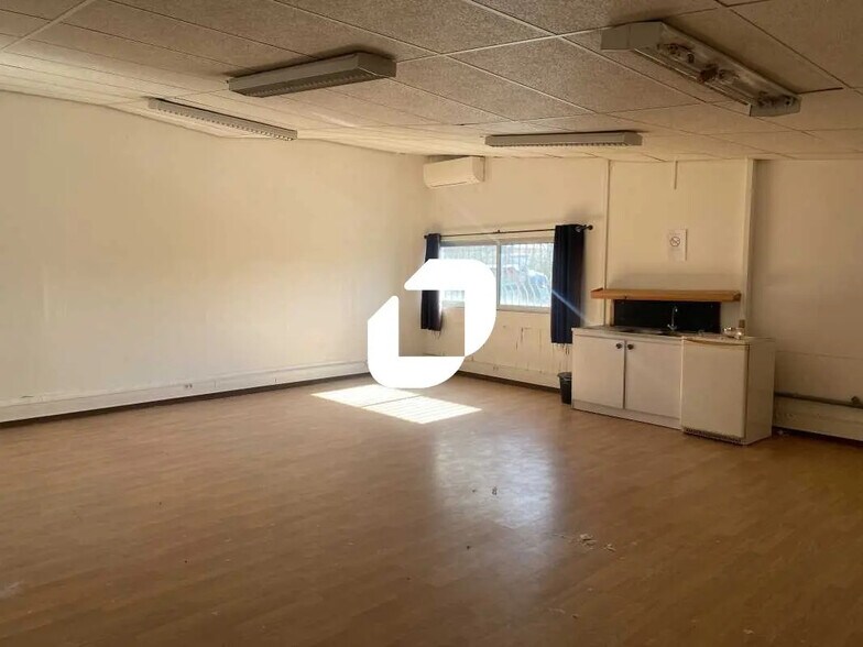 Office in Bègles for lease - Interior Photo - Image 2 of 15