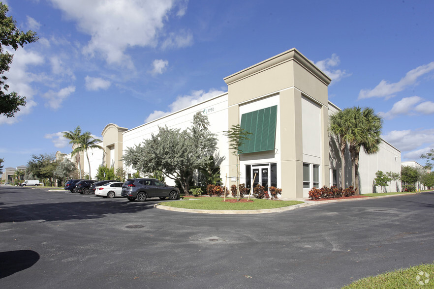 1700-1780 NW 15th Ave, Pompano Beach, FL for lease - Building Photo - Image 2 of 4