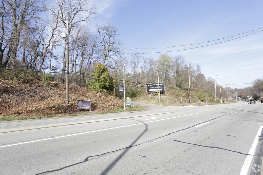 1720 Banksville Rd, Pittsburgh, PA 15216