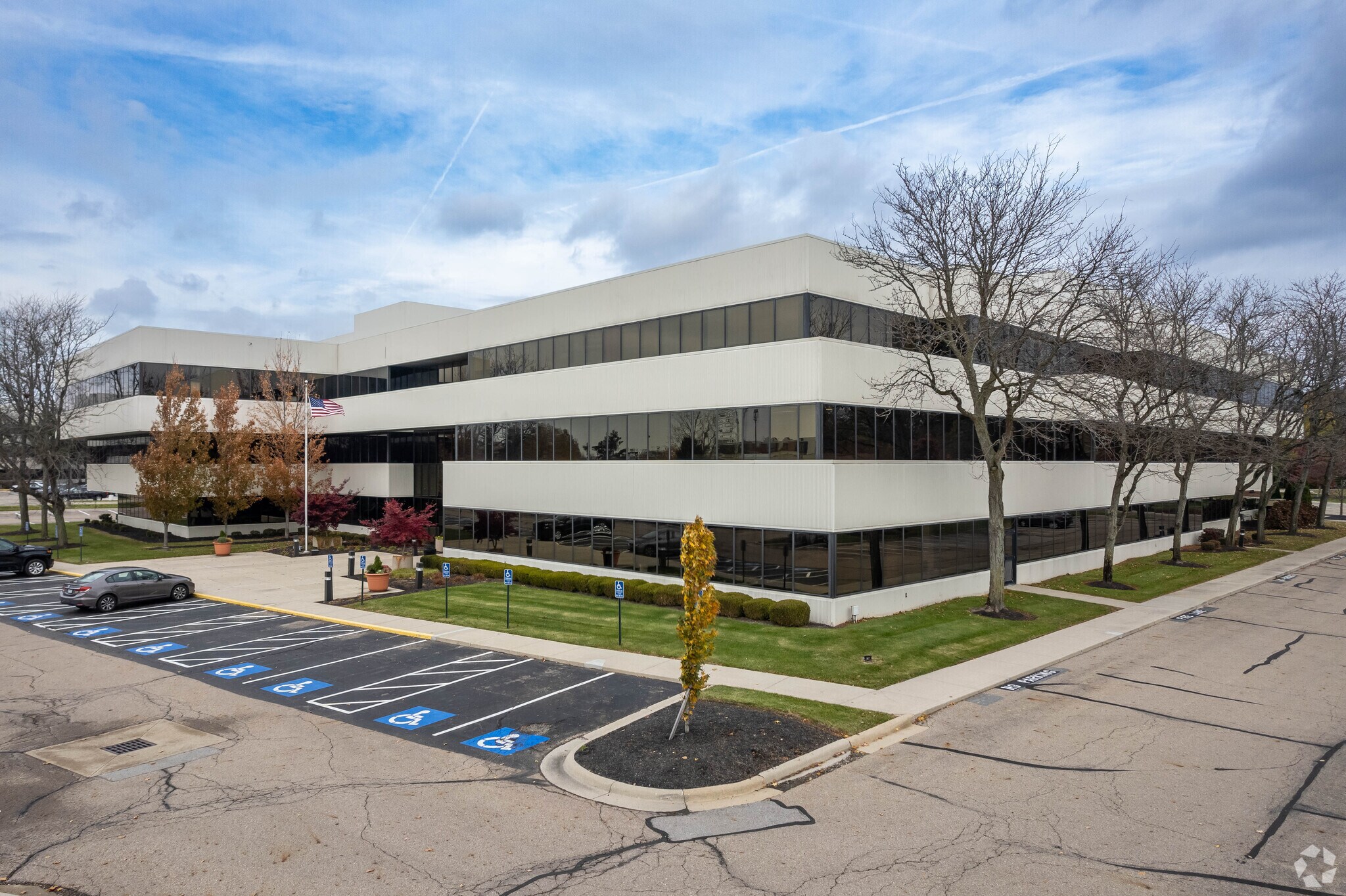 200 E Campus View Blvd, Columbus, OH for lease Primary Photo- Image 1 of 9