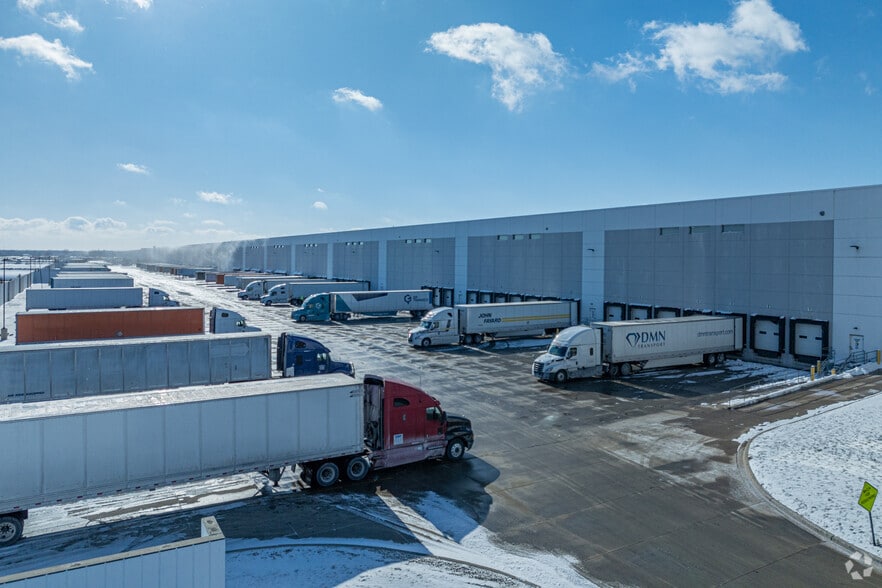 29700 S Graaskamp Blvd, Wilmington, IL for lease - Building Photo - Image 2 of 7