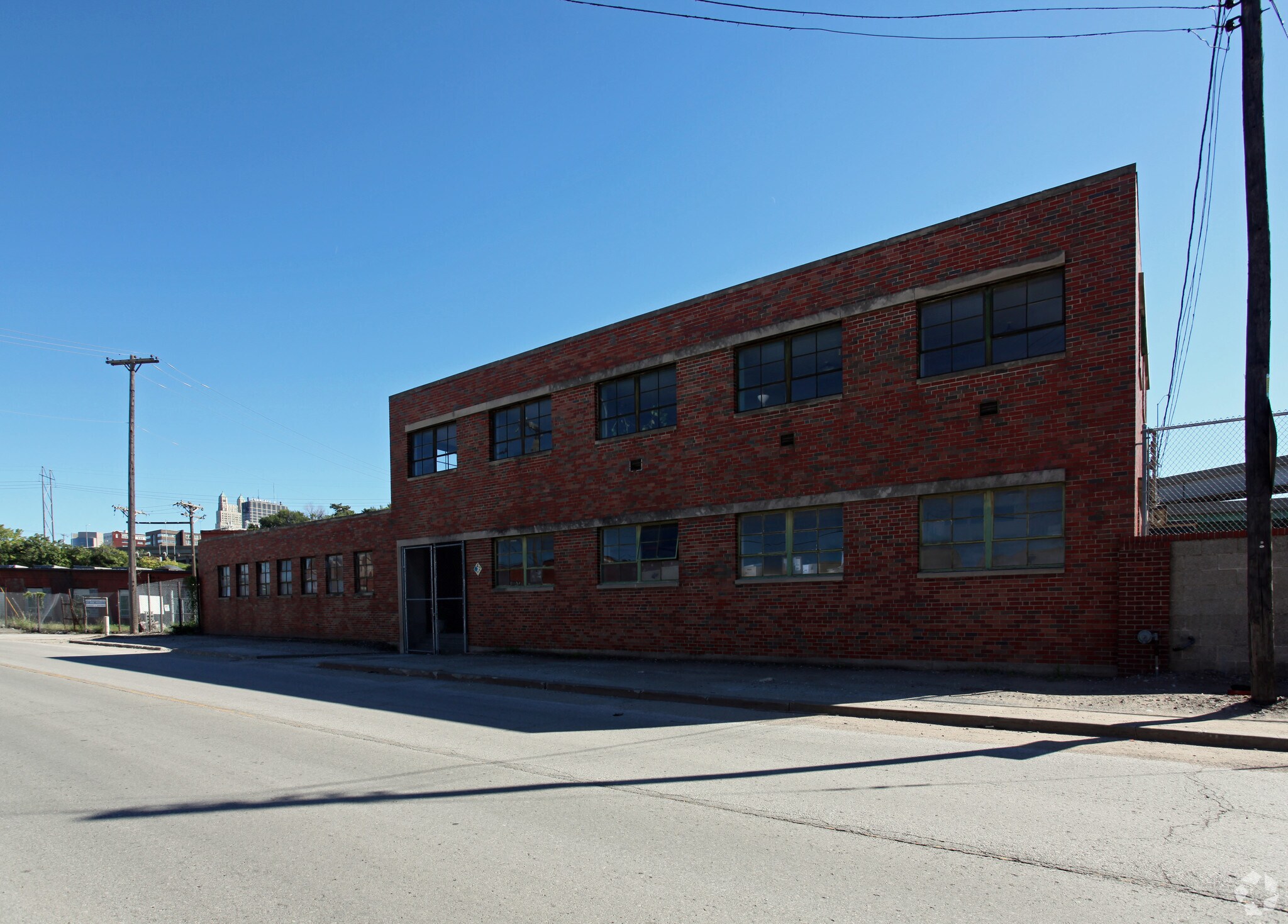 815 Woodswether Rd, Kansas City, MO for sale Primary Photo- Image 1 of 1