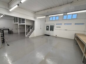 27A-30 Great Hollands Sq, Bracknell for lease Interior Photo- Image 2 of 11