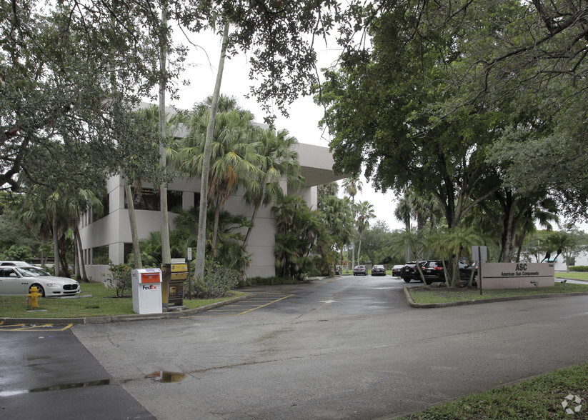 7880 N University Dr, Tamarac, FL for lease - Building Photo - Image 3 of 67