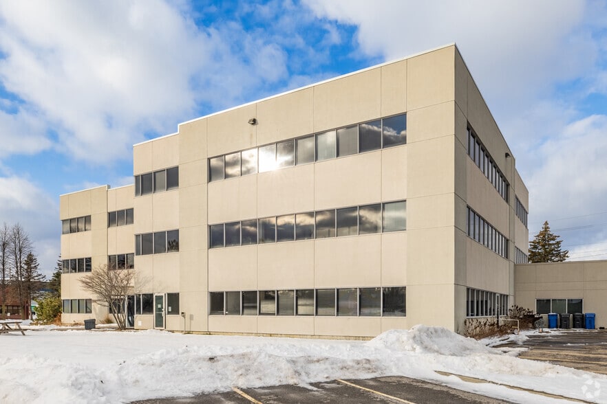 7 Capella Ct, Ottawa, ON for lease - Building Photo - Image 2 of 4
