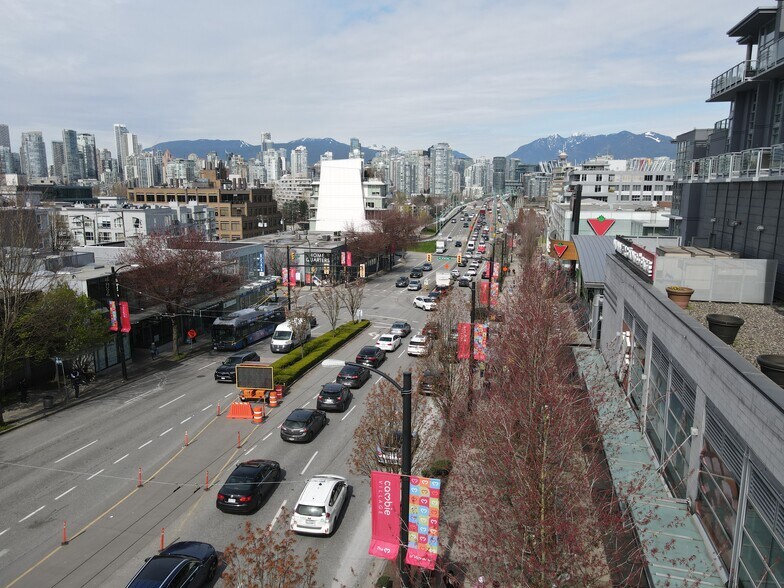 2323-2325 Cambie St, Vancouver, BC for lease - Building Photo - Image 3 of 6