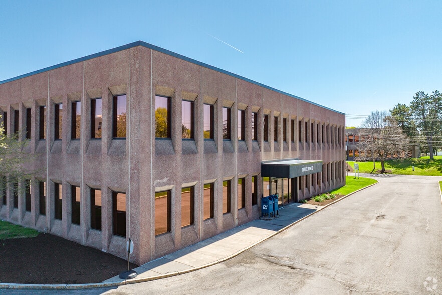 100 Elwood Davis Rd, Syracuse, NY for lease - Building Photo - Image 2 of 5