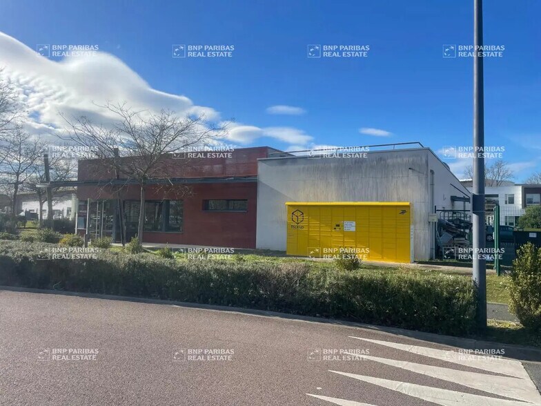 Office in Olivet for lease - Building Photo - Image 2 of 13