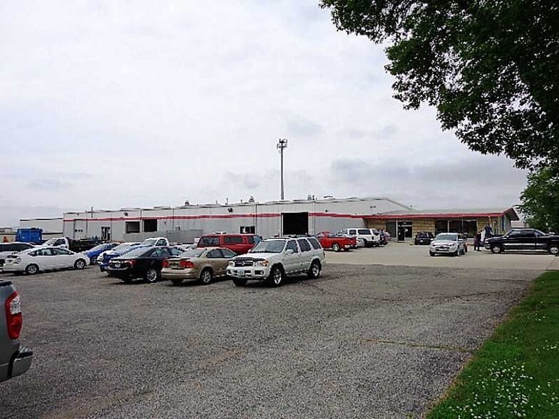 251 33rd Ave SW, Cedar Rapids, IA for sale - Primary Photo - Image 1 of 1